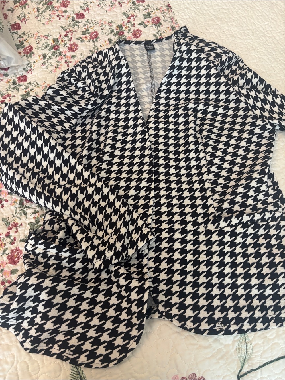SHEIN Black and White Houndstooth Blazer